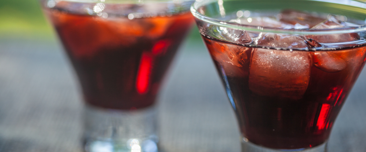 Tinto de verano in rocks glasses with ice