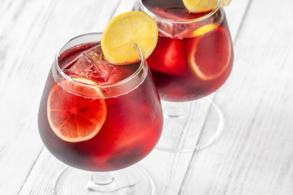 Tinto de verano in large snifters
